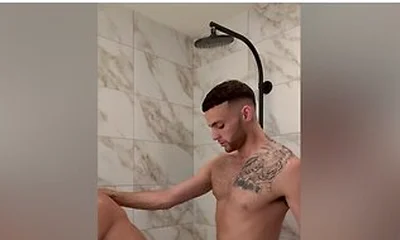 Chrispapixl Pounded His Bf Amirpounding In The Shower