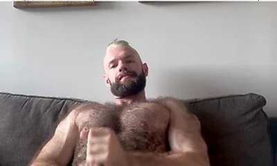 Lil Cubcake The Beefy Canuck Jerks Off Verbally
