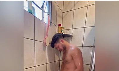 Levi Brazil - Playing In The Bath