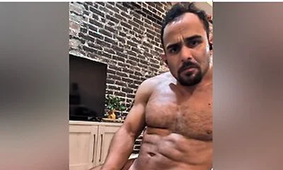 Bodybuilder Benji Bastian Strokes Thick Cock