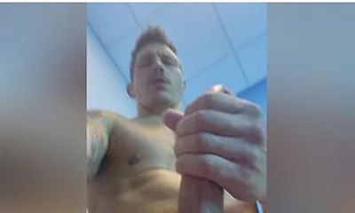 Jerking Off In The Tanning Room Of My Gym