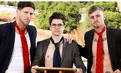 Quid Bro Quo - Muscle Studs Seal The Deal In Steamy Gay Threesome Spitroast - Will Braun And Roman Todd