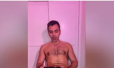 Having Fun With Massage Wand And Cumming For You