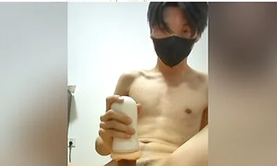 Cute 18-year-old Asian Twink Cumshot
