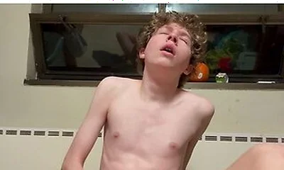 Teen 18+ Boy Masturbates(cum Shots)