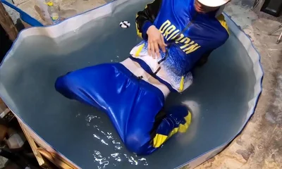 Sneaker skater sagger wet gear