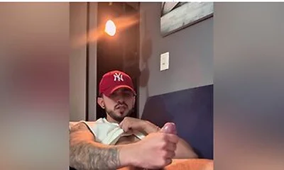 Young Man With Huge Penis Takes Out A Big Explosion Of Cum With Verga Grande